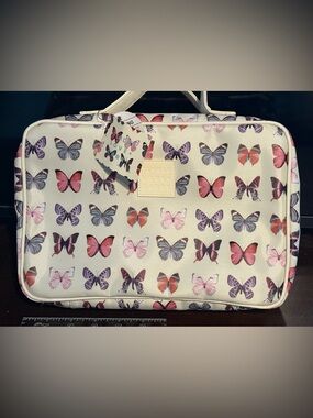 💕 Tender Love & Carry White Butterfly Print Tote 💕 Bundle 3 for $30 SALE!